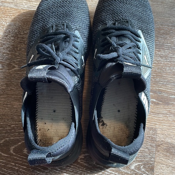 Pumas : need insoles. Sold as is - Picture 4 of 5